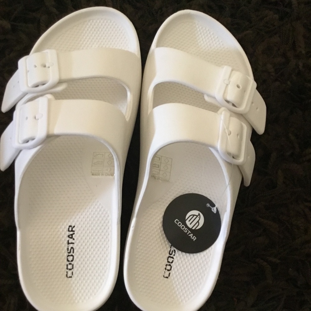COOSTAR Double Buckle Sandal ~ white ~ size men 7 / Women size 9 ~ Brand new